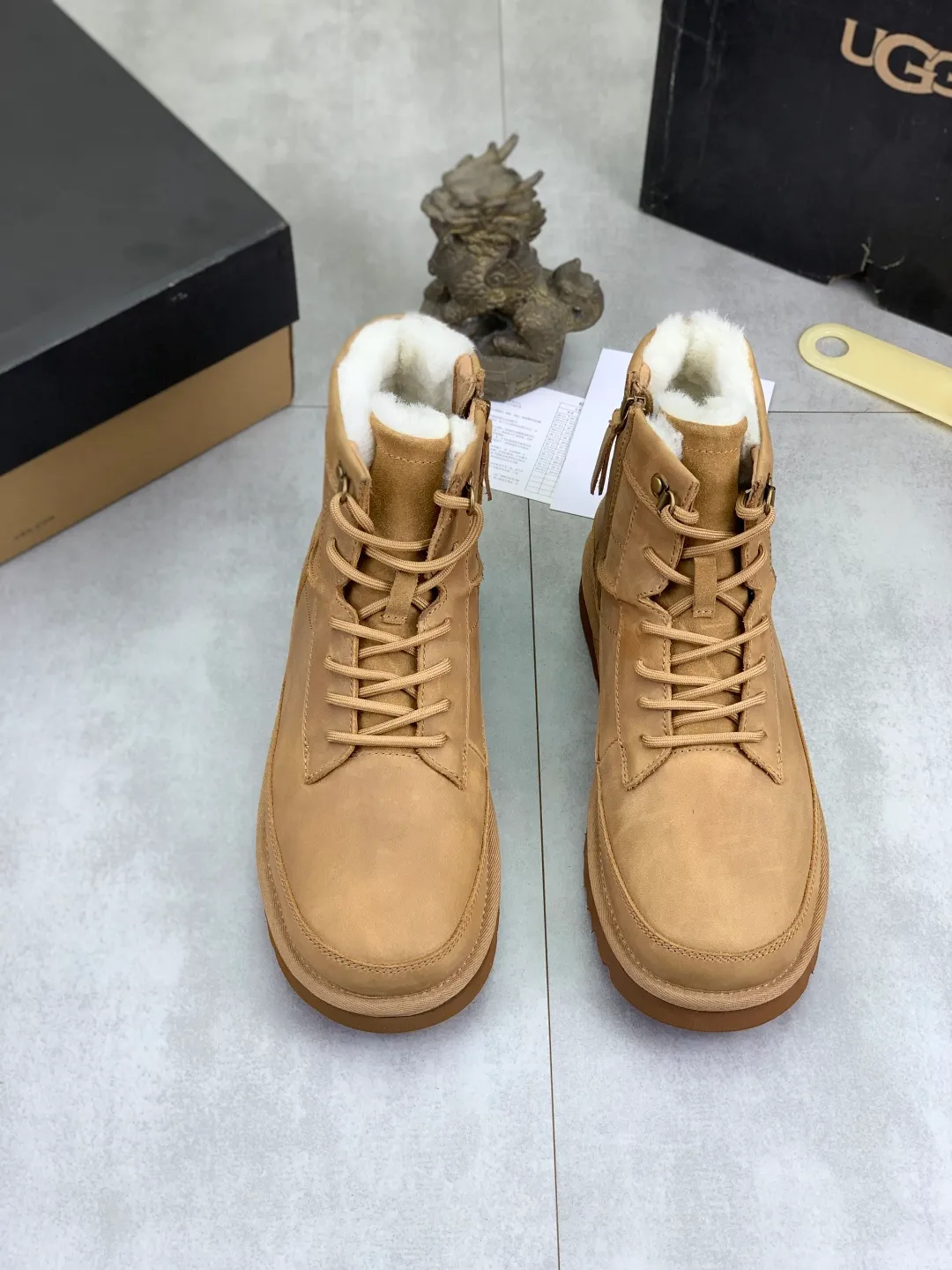 Men's shoes P620 New arrival🆕🆕🆕 IUGGI Men's British retro Martin boots Winter new men's outdoor hiking boots First layer of cowhide on the outside and wool on the inside Comfortable and warm Rubber sole sole Non-slip and firm Trendy and fashionable Casual and versatile Size: 39-44 (38 45 customized) Color: two colors